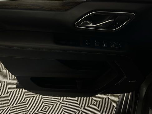 Used 2023 Chevrolet Suburban Premier image 24