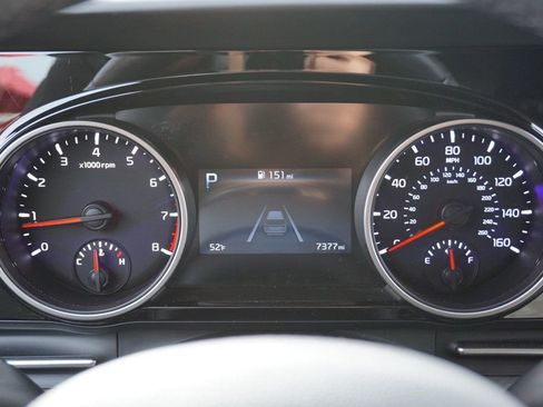 Used 2022 Kia Carnival EX image 31