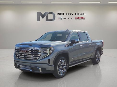 Used 2024 GMC Sierra 1500 Denali w/ Denali Reserve Package image 2