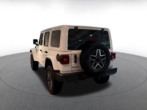 Used 2025 Jeep Wrangler Unlimited Sahara AWD/4WD image 14