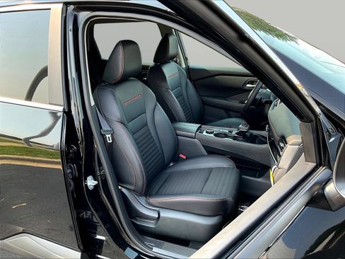 Certified 2026 Nissan Rogue SV AWD/4WD image 31