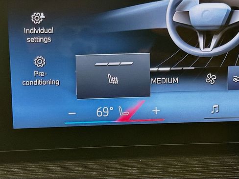 Used 2026 BMW X5 xDrive50e image 25