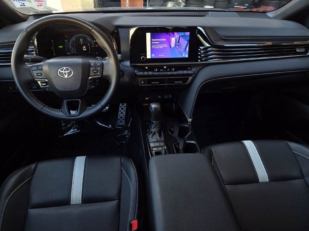 Used 2025 Toyota Camry SE FWD image 15