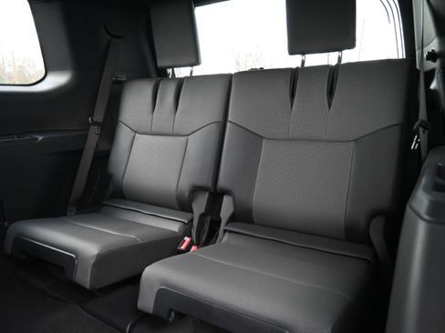 Used 2024 Lexus GX 550 w/ Cold Area Package image 33