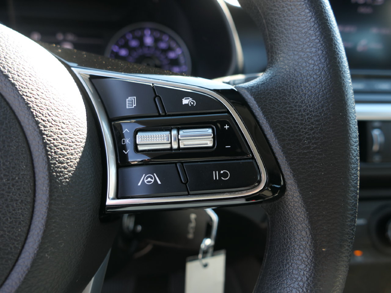 Used 2023 Kia Forte LXS FWD image 16