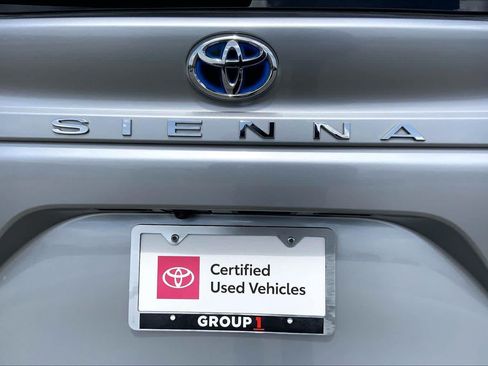Used 2023 Toyota Sienna Limited FWD image 10
