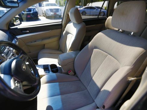 Used 2013 Subaru Outback 2.5i Premium AWD/4WD image 5