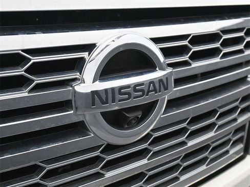 Used 2020 Nissan Titan SL w/ Moonroof Package image 18