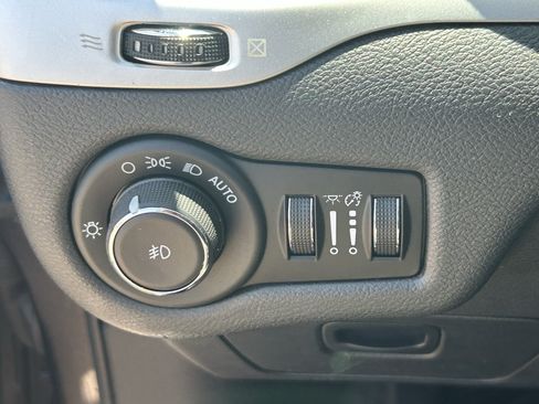 Used 2018 Jeep Cherokee Latitude Plus w/ Trailer Tow Group AWD/4WD image 15