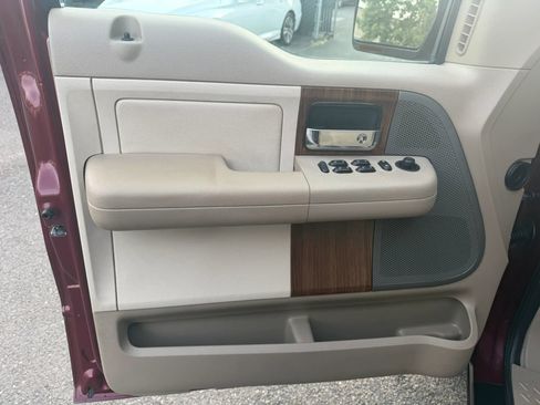 Used 2004 Ford F150 Lariat image 9