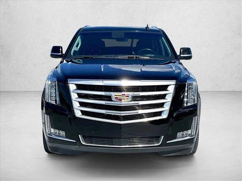 Used 2020 Cadillac Escalade Premium Luxury image 3