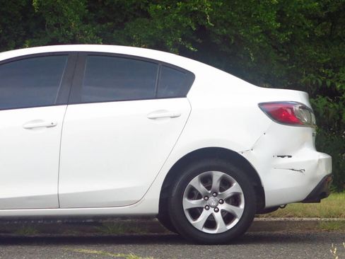 Used 2010 MAZDA MAZDA3 i Sport image 19