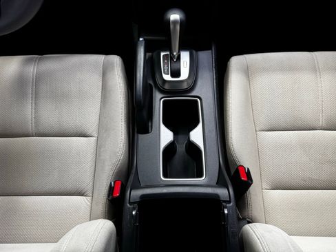 Used 2013 Honda Crosstour EX image 28