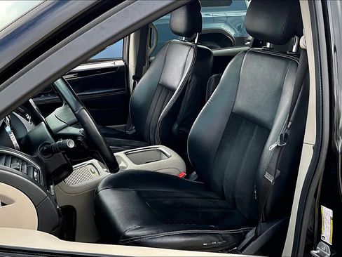 Used 2017 Dodge Grand Caravan SXT image 7