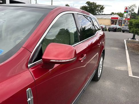 Used 2019 Lincoln MKT AWD image 14