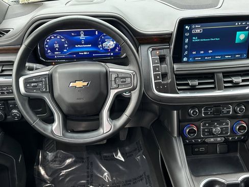 Used 2023 Chevrolet Suburban Premier image 16