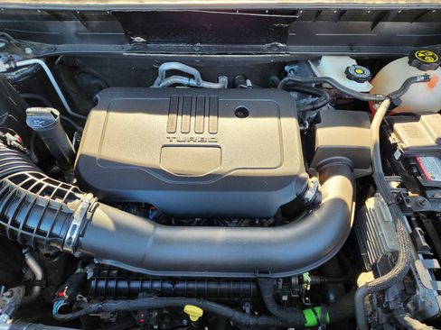 Used 2023 GMC Acadia SLT image 35