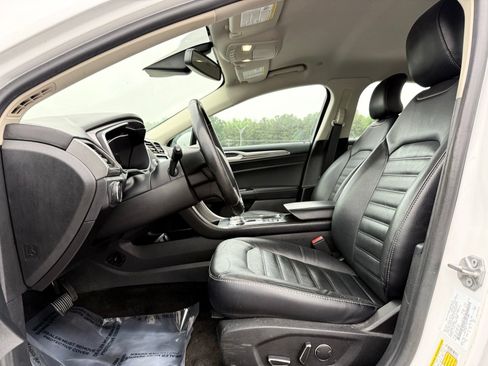 Used 2018 Ford Fusion SE w/ Equipment Group 602A FWD image 12