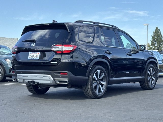 Used 2025 Honda Pilot Touring image 5