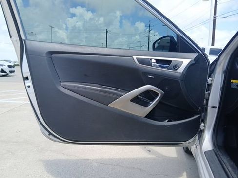 Used 2016 Hyundai Veloster w/ Option Group 03 FWD image 16