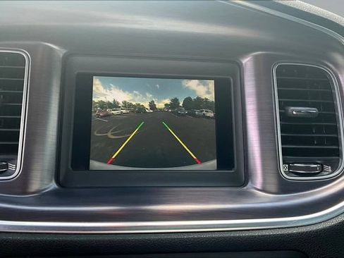 Used 2018 Dodge Charger SXT RWD image 14
