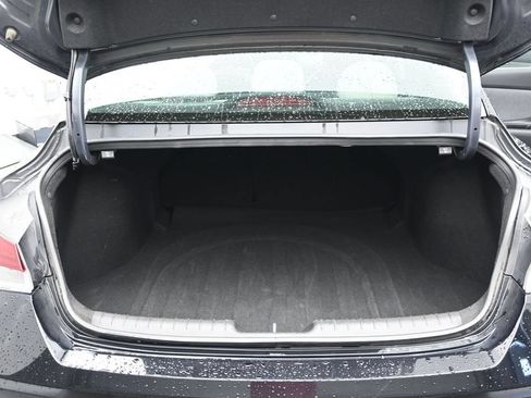 Used 2025 Hyundai Elantra Limited FWD image 16