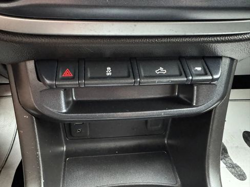 Used 2018 Chevrolet Colorado LT AWD/4WD image 31