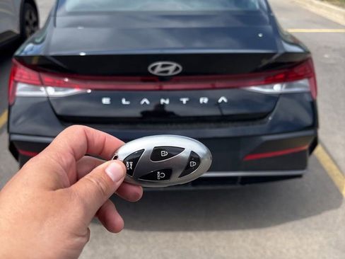 Used 2024 Hyundai Elantra SEL w/ Convenience Package FWD image 4