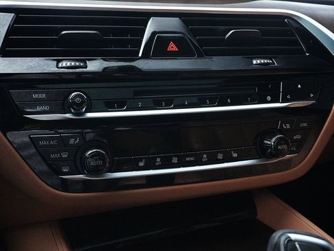 Used 2018 BMW M550i xDrive image 47