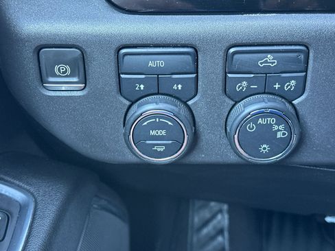 Used 2023 Chevrolet Silverado 1500 LT AWD/4WD image 29