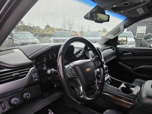 Used 2018 Chevrolet Suburban LT image 10