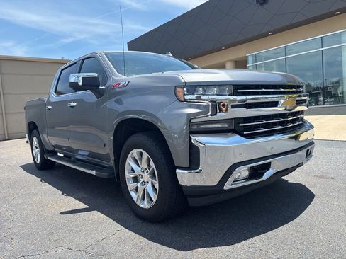 Used 2021 Chevrolet Silverado 1500 LTZ w/ LTZ Premium Package AWD/4WD image 3