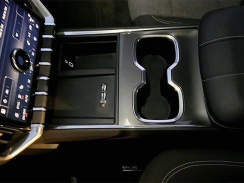 Used 2025 GMC Acadia Elevation image 18