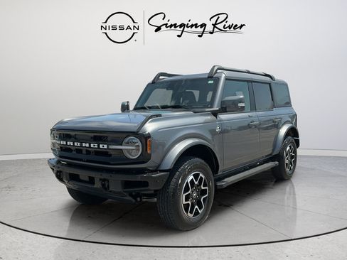 Used 2023 Ford Bronco Outer Banks AWD/4WD image 3