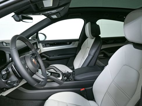 New 2026 Porsche Cayenne Coupe AWD/4WD image 5