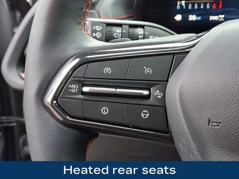 Used 2025 Chevrolet Traverse RS image 26