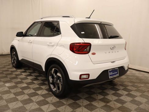 Used 2026 Hyundai Venue SEL FWD image 3
