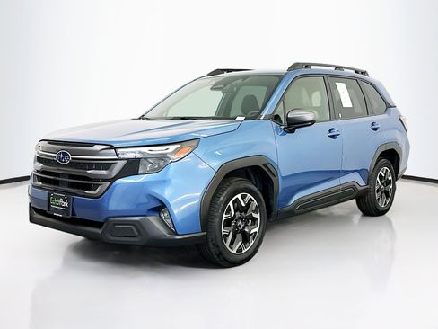 Used 2025 Subaru Forester Premium AWD/4WD image 3