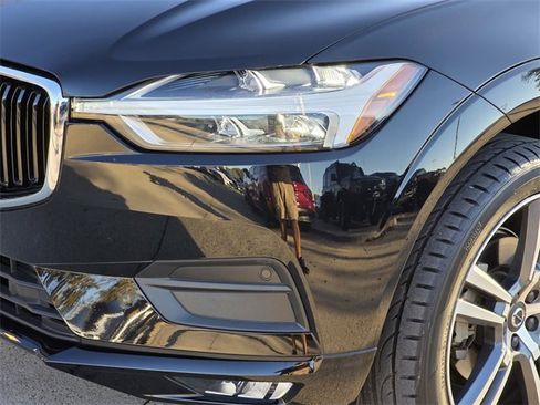 Used 2021 Volvo XC60 T5 Momentum w/ Premium Package image 6