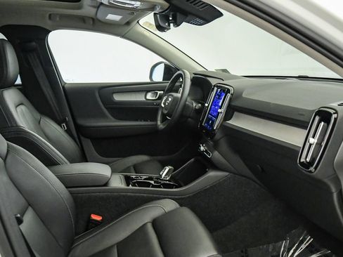 Certified 2026 Volvo XC40 B5 Plus AWD/4WD image 17