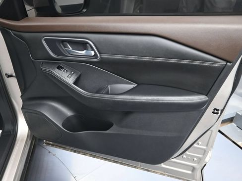 Used 2021 Nissan Rogue SL AWD/4WD image 37