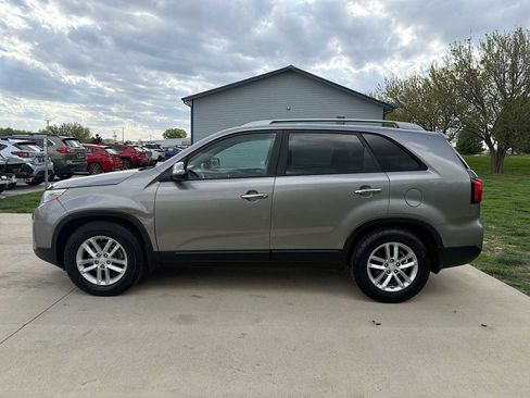 Used 2015 Kia Sorento LX FWD image 3
