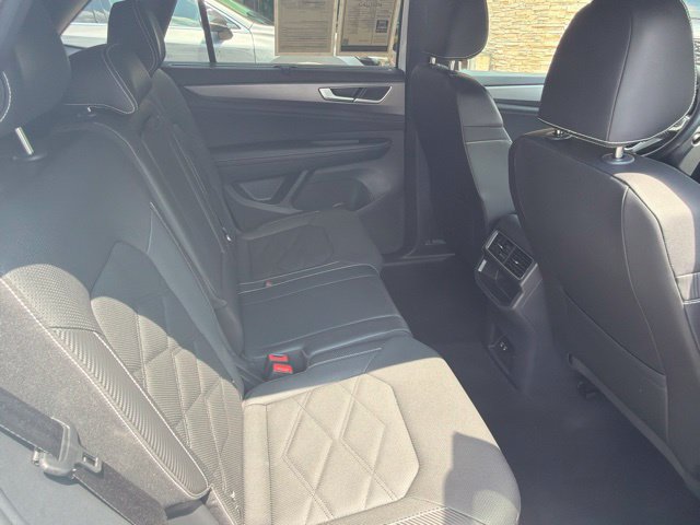 Used 2025 Volkswagen Atlas Cross Sport SE AWD/4WD image 31