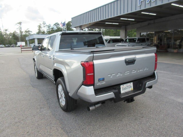 Used 2025 Toyota Tacoma SR5 AWD/4WD image 3