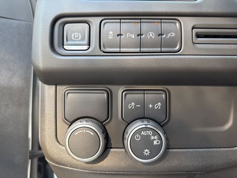 Used 2021 Chevrolet Suburban LT image 33