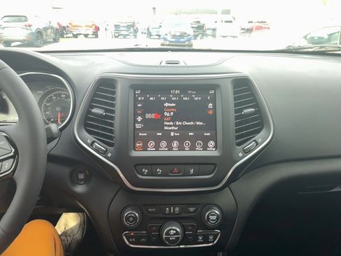 Used 2023 Jeep Cherokee Altitude Lux AWD/4WD image 15