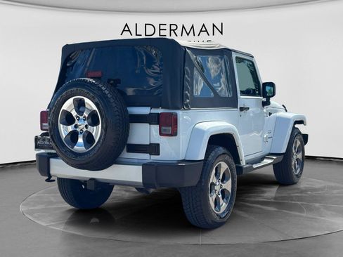 Used 2017 Jeep Wrangler Sahara w/ Connectivity Group AWD/4WD image 5
