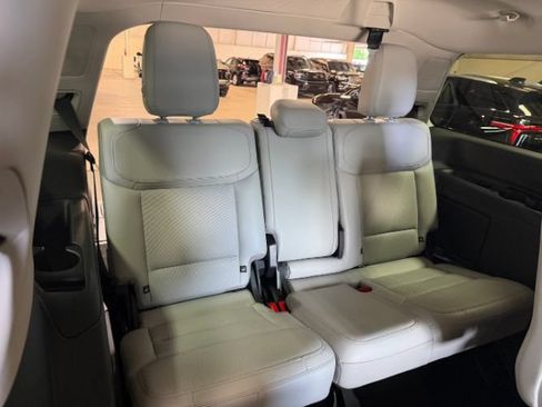 Used 2025 Ford Expedition Platinum w/ Driver's Package AWD/4WD image 21