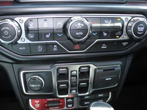 Used 2022 Jeep Gladiator Rubicon w/ LED Lighting Group AWD/4WD image 18