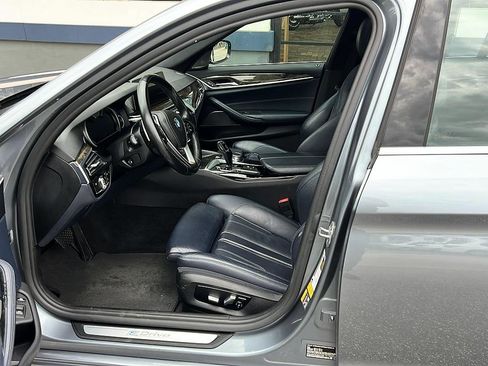 Used 2018 BMW 530e w/ Premium Package 2 RWD image 17